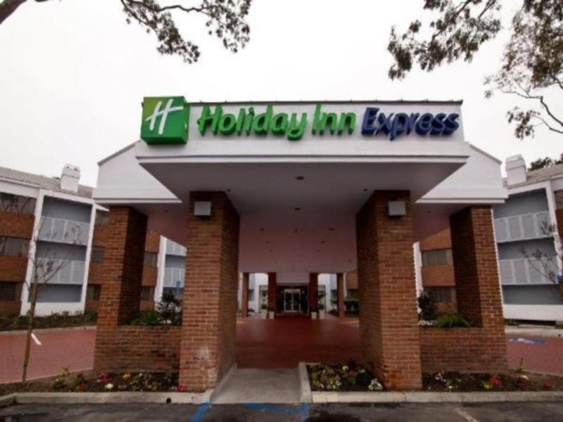 Holiday Inn Express Port Hueneme, An Ihg Hotel Exterior photo